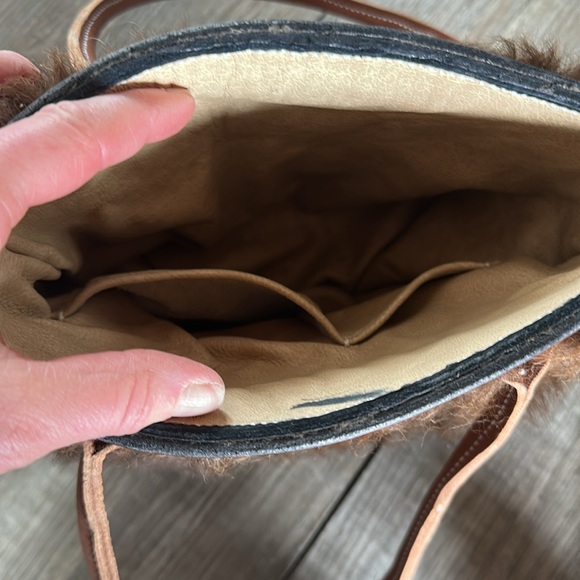 Beautiful handmade purse made out of buffalo hide fur - Picture 5 of 6